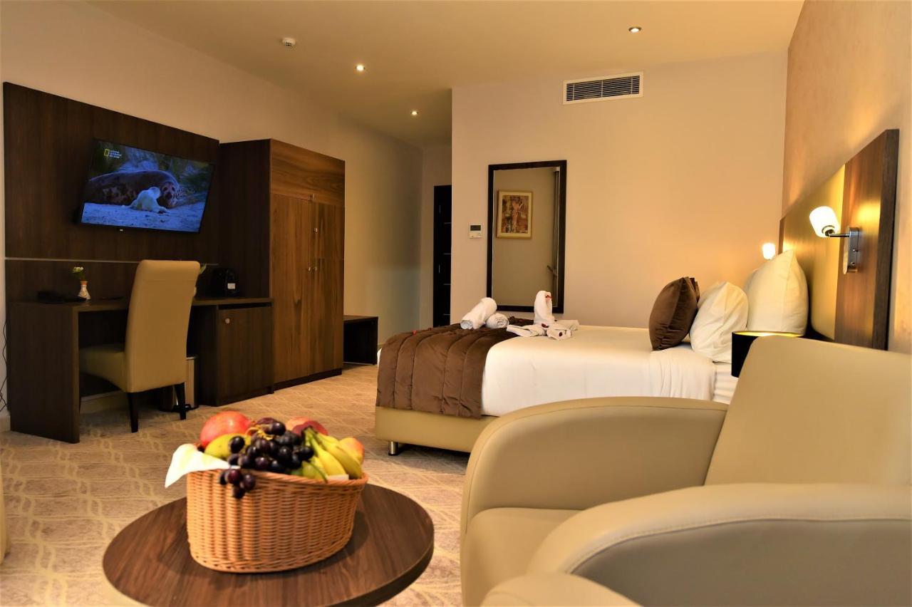 Mf Hotel Oran Bir El Djir Bagian luar foto