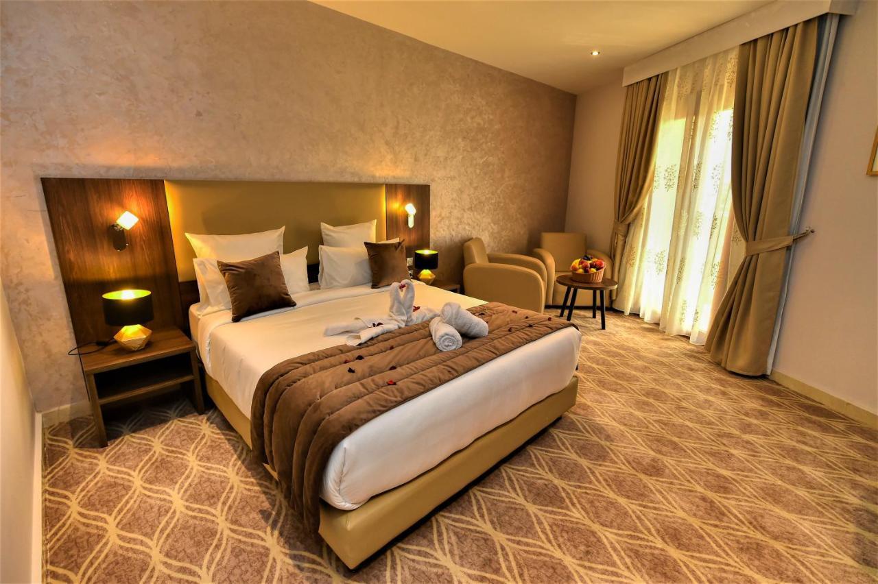Mf Hotel Oran Bir El Djir Bagian luar foto