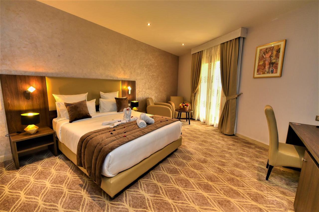 Mf Hotel Oran Bir El Djir Bagian luar foto