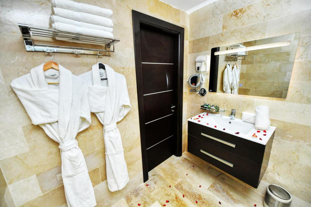 Mf Hotel Oran Bir El Djir Bagian luar foto