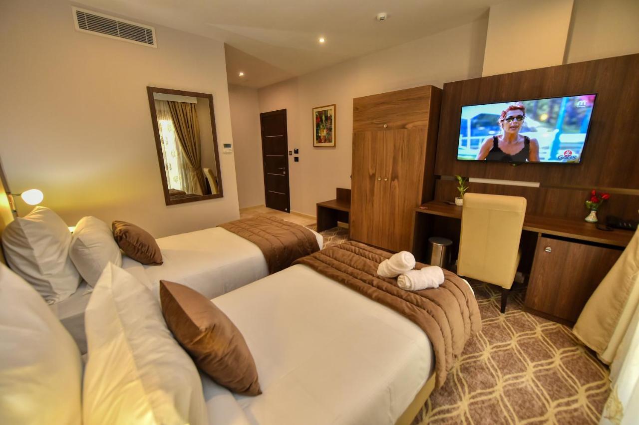 Mf Hotel Oran Bir El Djir Bagian luar foto