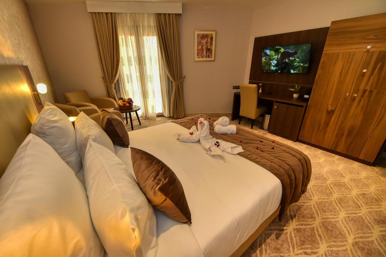 Mf Hotel Oran Bir El Djir Bagian luar foto