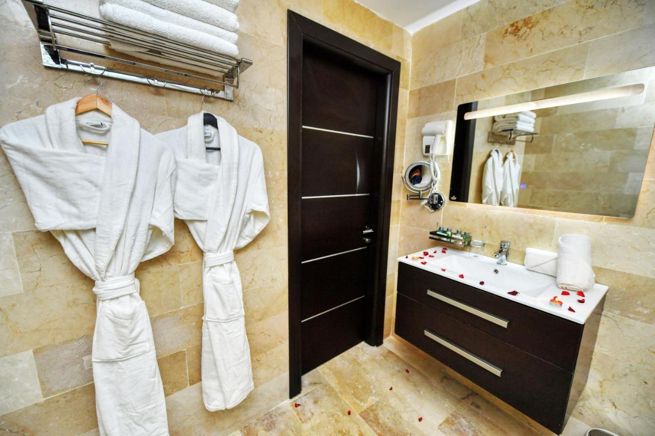 Mf Hotel Oran Bir El Djir Bagian luar foto